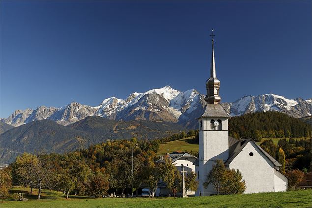 Derrière l'Église de Notre Dame de l'Assomption - © Cordon Tourisme