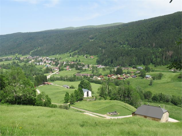 Vue sur la vallée de la Valserine - ©Annelegrand
