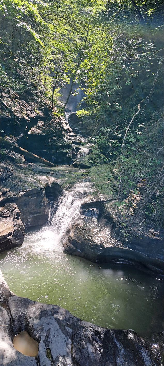 Rivière sur la route de la Pierre Fendue - Cordon Tourisme