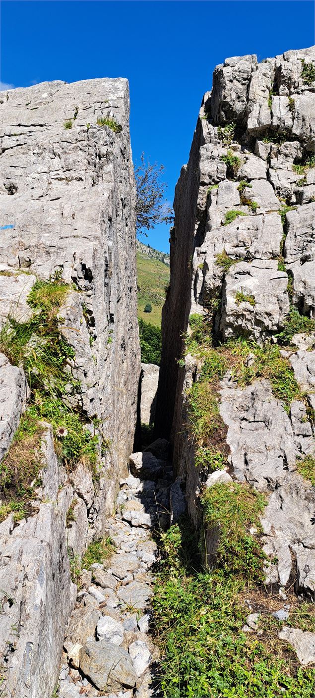 La Pierre Fendue - Cordon Tourisme