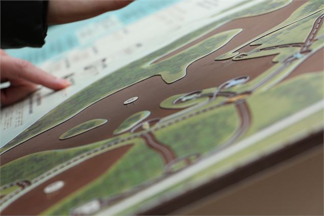 Panneau d'interprétation d'entrée de site accessible tous handicaps - Duran/Office de Tourisme du Pa