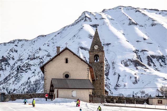 Piste de luge située sous l'église - OTICoeurdemaurienne