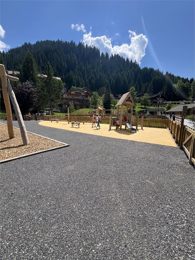 Toboggans et parcours d'équilibre - C.Marchand - Mairie de Châtel