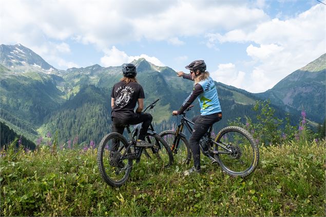 VTT à Arêches-Beaufort - OTAB - Paloma Striby