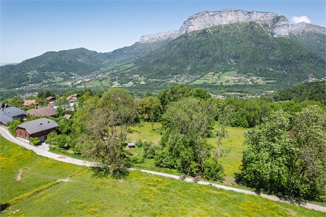 village alex - Tristan Shu x Annecy Mountains