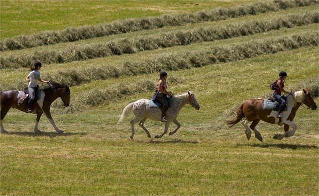 Balade à Cheval à Albiez - OTICoeurdemaurienne