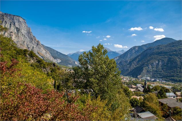 Paysage au-dessus de Saint-Julien-Montdenis - OTICœurdemaurienne
