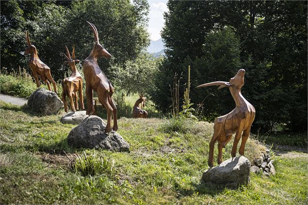 Chèvres en bois sur le Circuit des légendes - 3cma