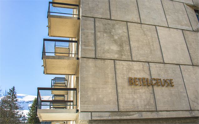 Bâtiment de Bételgeuse vue de côté - OT Flaine-Candice Genard