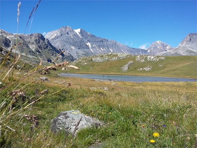 En chemin vers Entre-deux-Eaux - OT Haute Maurienne Vanoise - IMAGES DES CIMES - Philippe ROGER