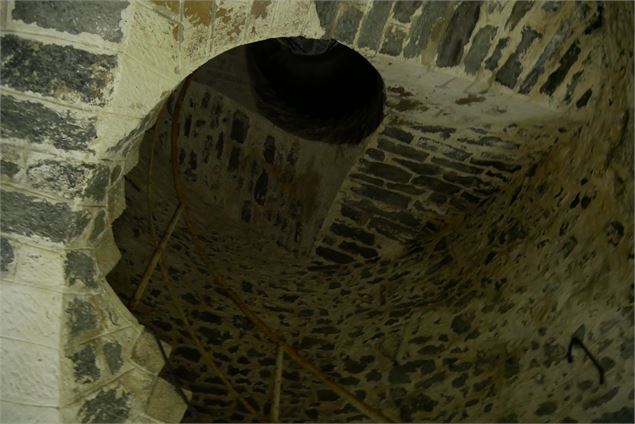 Escalier en pierre en colimasson - Association MTA