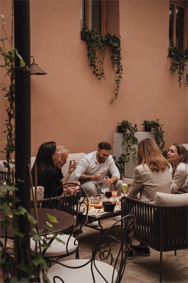 La terrasse intimiste de M.Charles - Alicia Raffin