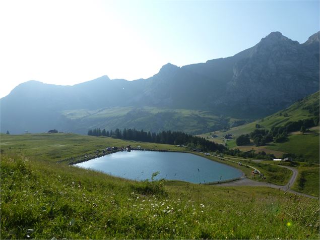 Le lac de la cour - D.Machet - Aravis