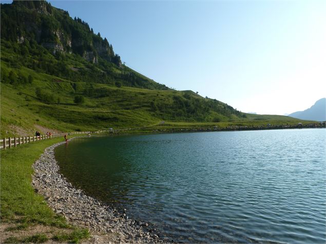 Le lac de la cour - D.Machet - Aravis