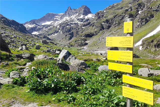 Tour de la  roche d'Etache - Rando pédestre 2 jours_Val-Cenis - CCHMV - MF. Rigolet