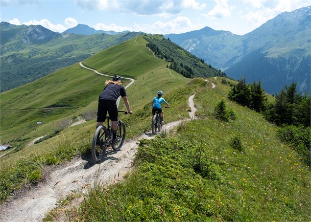 La Roche Parstire en VTT - OTAB - Paloma Striby