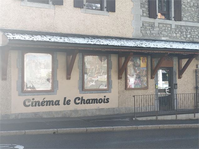 Devanture du cinéma le Chamois à Châtel - L.Servais - Mairie de Châtel