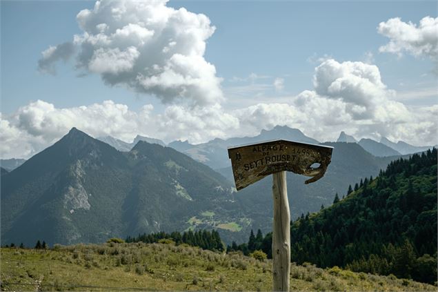 Vue de l'alpage de Seytrouset - Lucie Tanguy / Vallée d'Aulps Tourisme