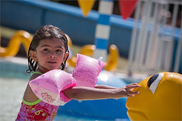 enfant_brassards - mairie_megeve