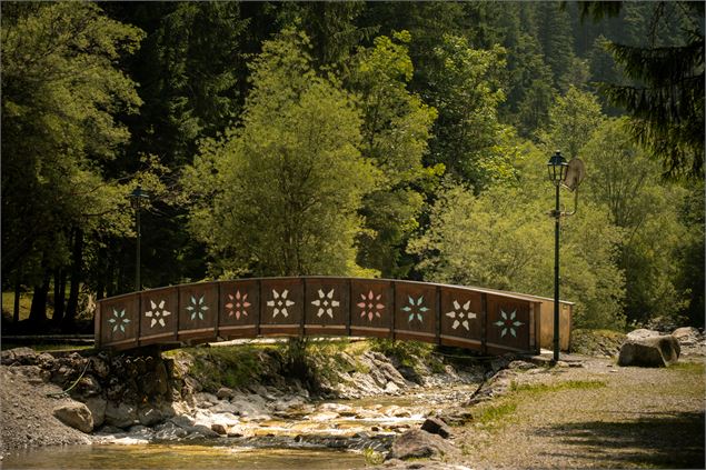 Pont du mini-golf de Seytroux - Yvan Tisseyre / OT Vallée d'Aulps