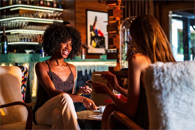 Glass Bar - Four Seasons Megève - 2026 Four Seasons Resort Megève