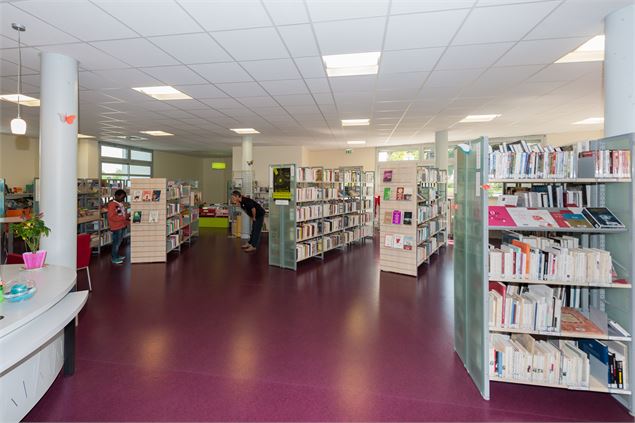 intérieur - médiathèque Viry