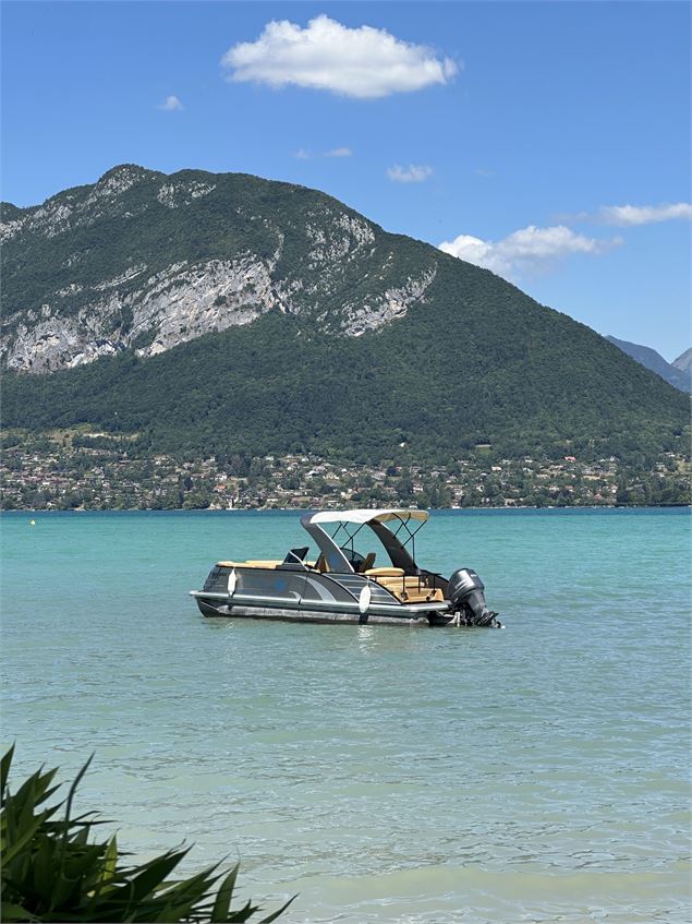 Blue Diamond Taxi Boat - 