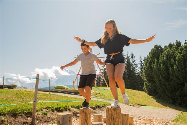 Les plus petits apprécieront les modules ludiques de l'aire de jeux panoramique du Jaillet à 1500m d