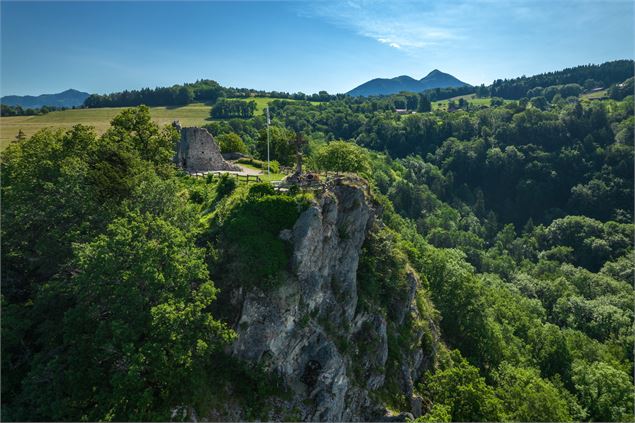 Vestiges du château de Faucigny, un site de PAYSALP culture et patrimoine_Faucigny - arnaud lesueur