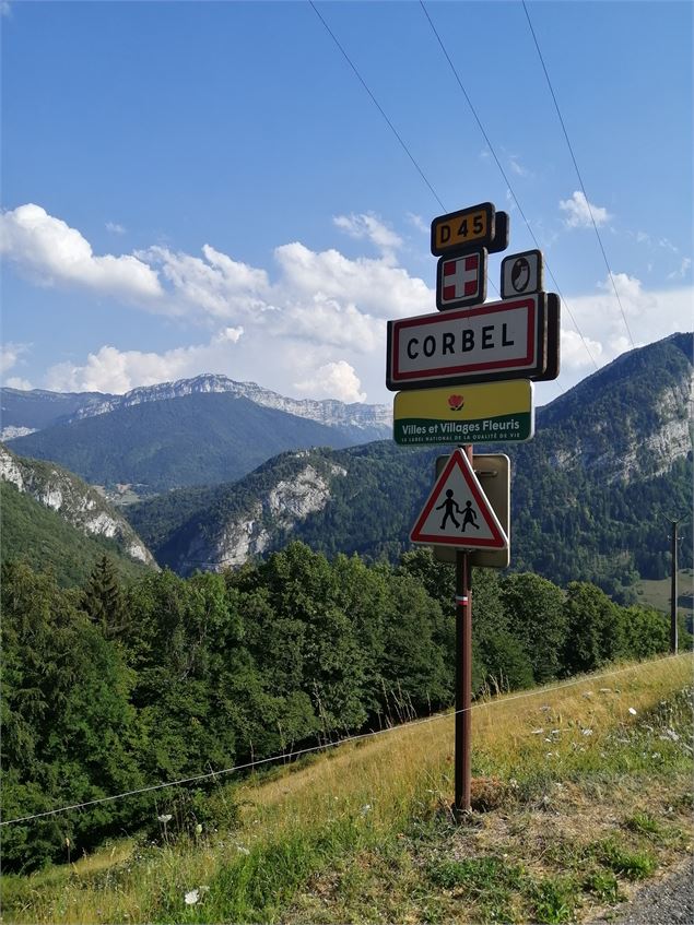 L'entrée de Corbel - Evelyne Philippe