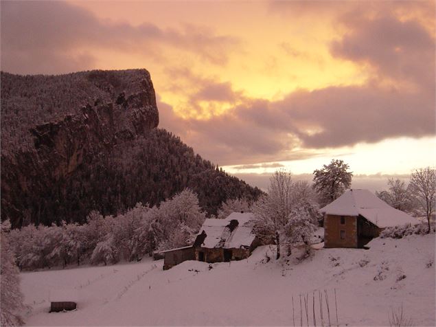 Hameau de Corbel sous la neige - Evelyne Philippe