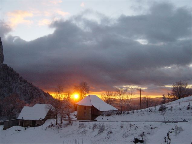 Hameau de Corbel sous la neige - Evelyne Philippe