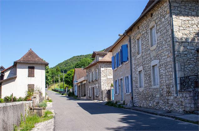 rue de Lhuis - Marilou Perino / Plaine de l'Ain Tourisme