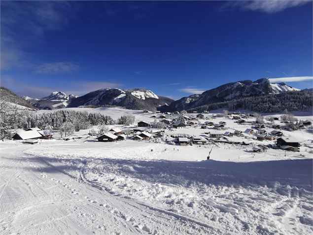 Vue sur le hameau des Mouilles depuis les pistes