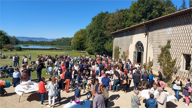 Cocktail en extérieur - Vue sur le Beaujolais - Domaine d'Amareins