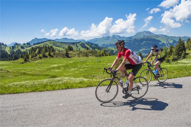 Cycliste col de Joux-Plane-© Dep74 - L. Guette - JB Bieuville