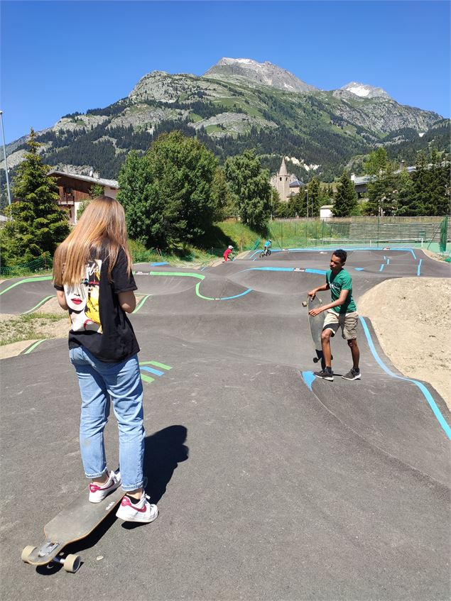 Enfants sur la pumptrack - Alban Pernet