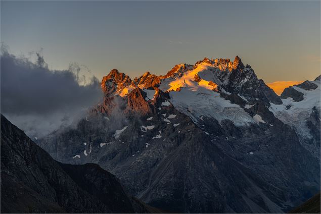 Tour des Aiguilles d'Arves : Refuge du Goléon - Refuge des Aiguilles d'Arves_Valloire - Thibaut BLAI