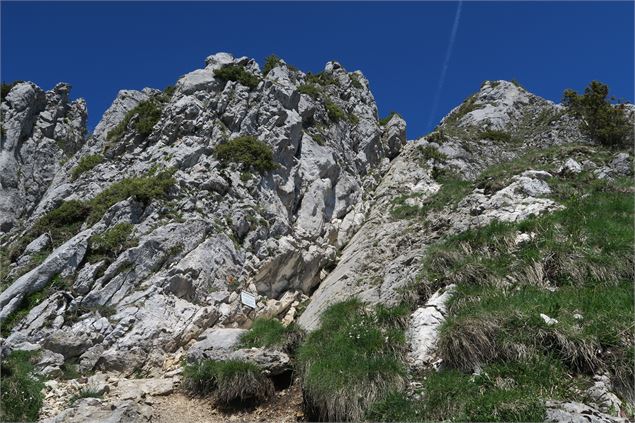 Passage rocheux à chaînes - Victor Demilly / Vallée d'Aulps Tourisme