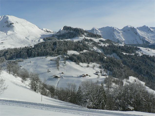 Itinéraire raquette 26 - vue Roc des Arces - csardin Le Grand-Bornand Tourisme