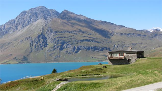 Vue sur la maison Franco-Italienne depuis le jardin montagnard - K.Mandray