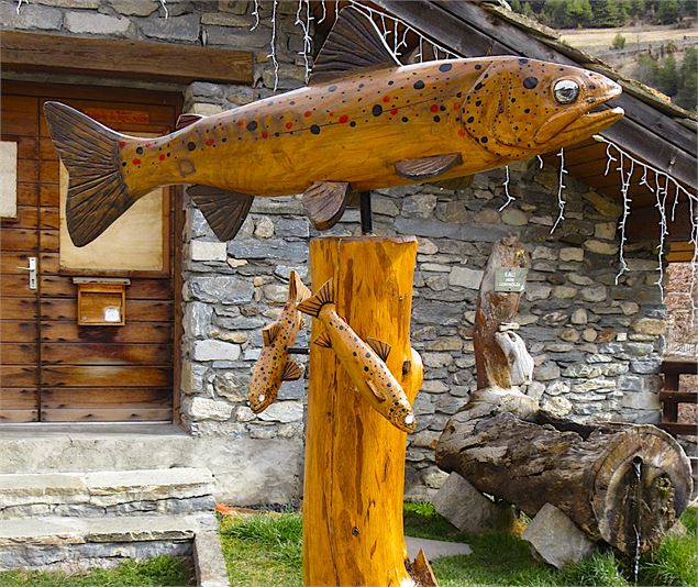 Grosse truite en bois - C.Vair