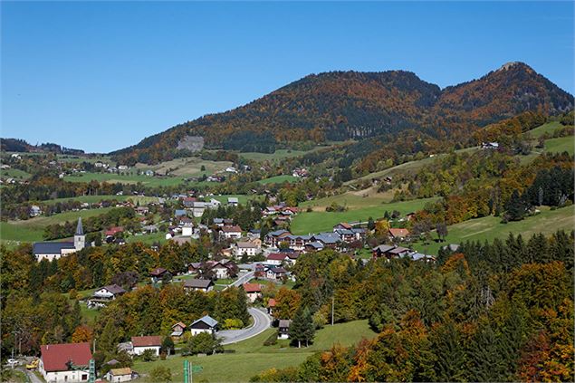 Vue sur le village d'Habère-Poche
