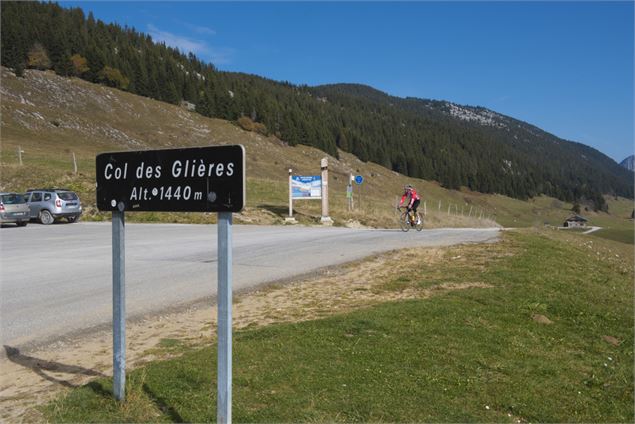 Plateau Glières cyclistes 191017-07-© Dep74 - L. Guette - L. Guette