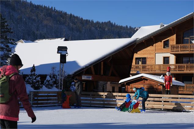 Patinoire en plein air_Morzine - Oliver Godbold