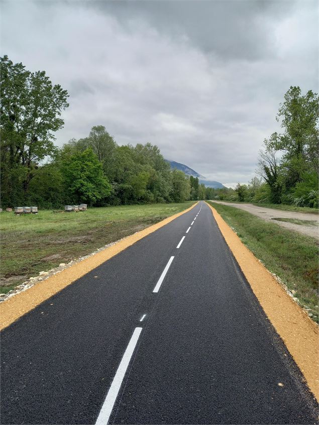 La boucle des deux rives du Rhône : balade vélo facile entre la ViaRhôna et la voie verte Via Grand 