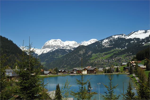 Lac de Vonnes à Châtel - Mairie de Châtel