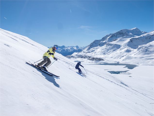 Skieurs sur la piste - Dylan Cuvelier