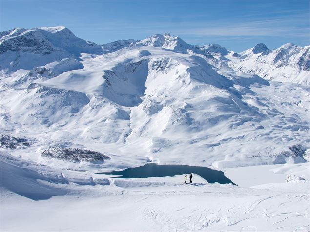 en hiver depuis les pistes de ski, vue sur le plateau du Mont Cenis - Dylan Cuvelier