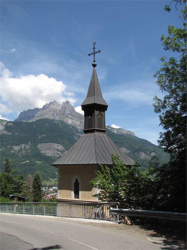 sentier pédestre : de la chapelle de l'Immaculée à la grotte mariale de Lévaud - Véronique Lorenzi